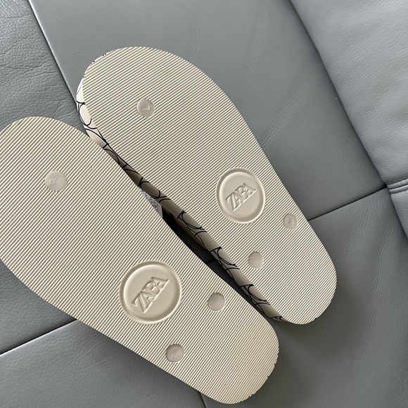 Zara Rubberized Flat Sandal - Picture 5 of 6